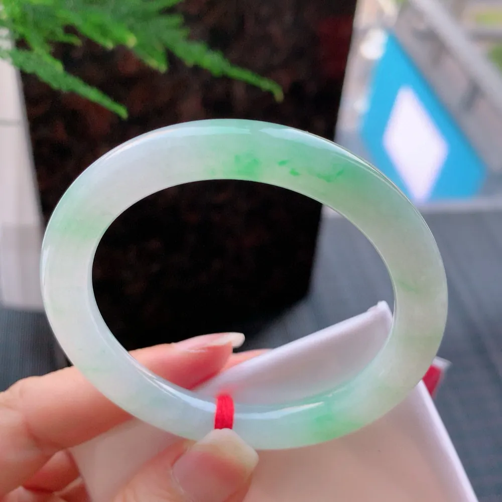 圆条冰阳绿 无瑕 尺寸:52.4/8.2 色好