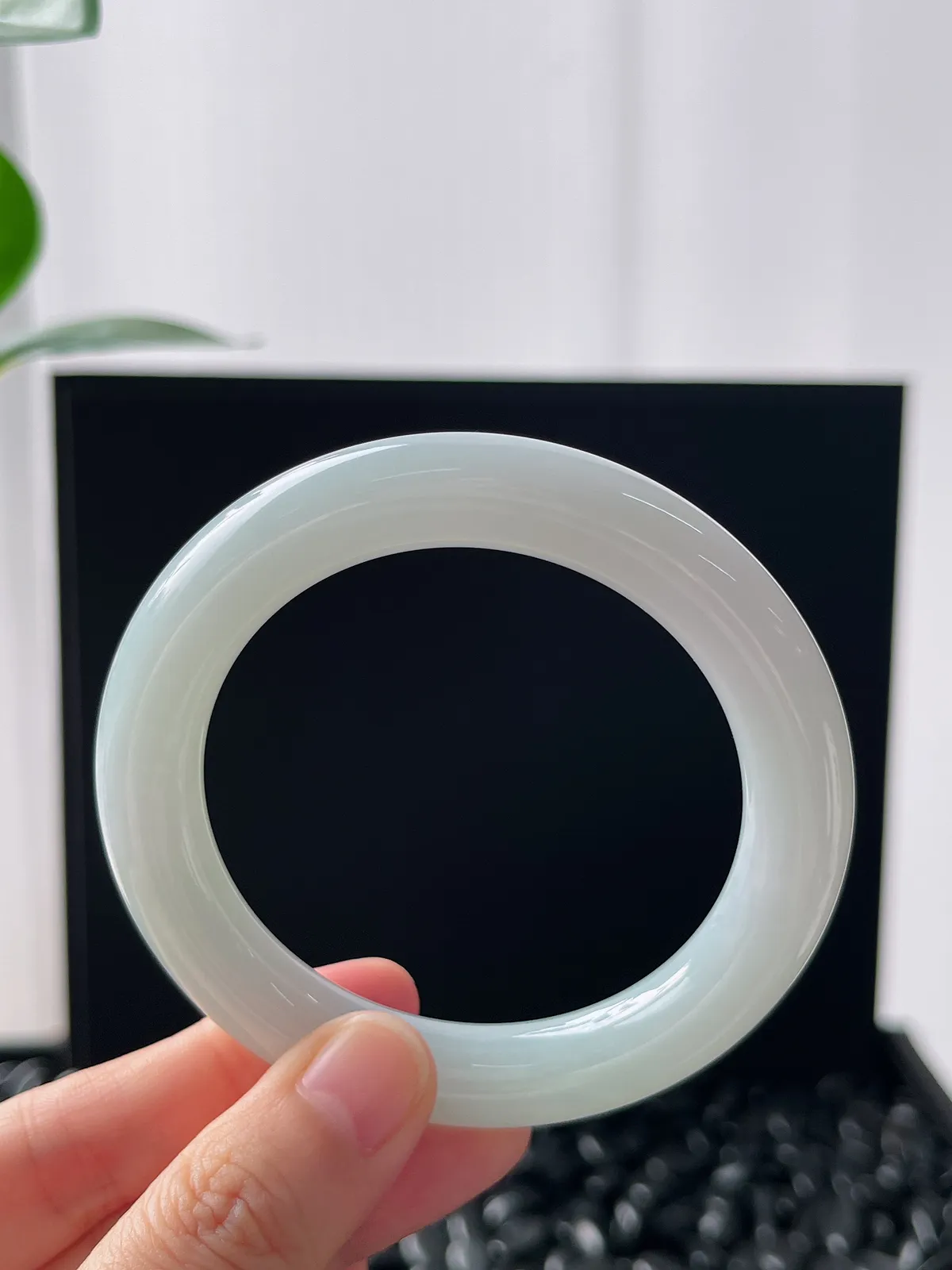 圆镯53圈口，翡翠糯化种白色手镯