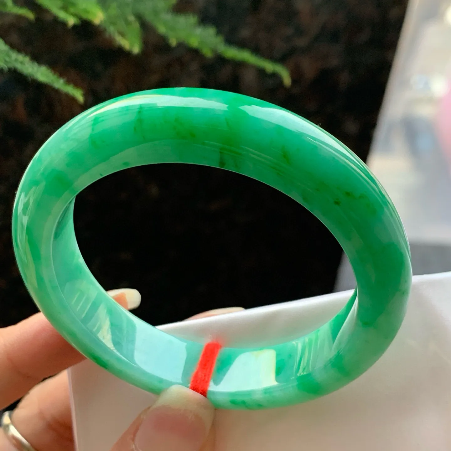 正圈满绿 无瑕 尺寸:52.2/12.4/8.7 满色