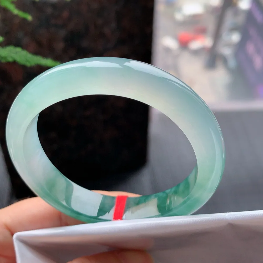 贵妃冰玻飘花 无瑕 尺寸:55.1/49.1/12.6/7.6 花美 种水好🥰🥰