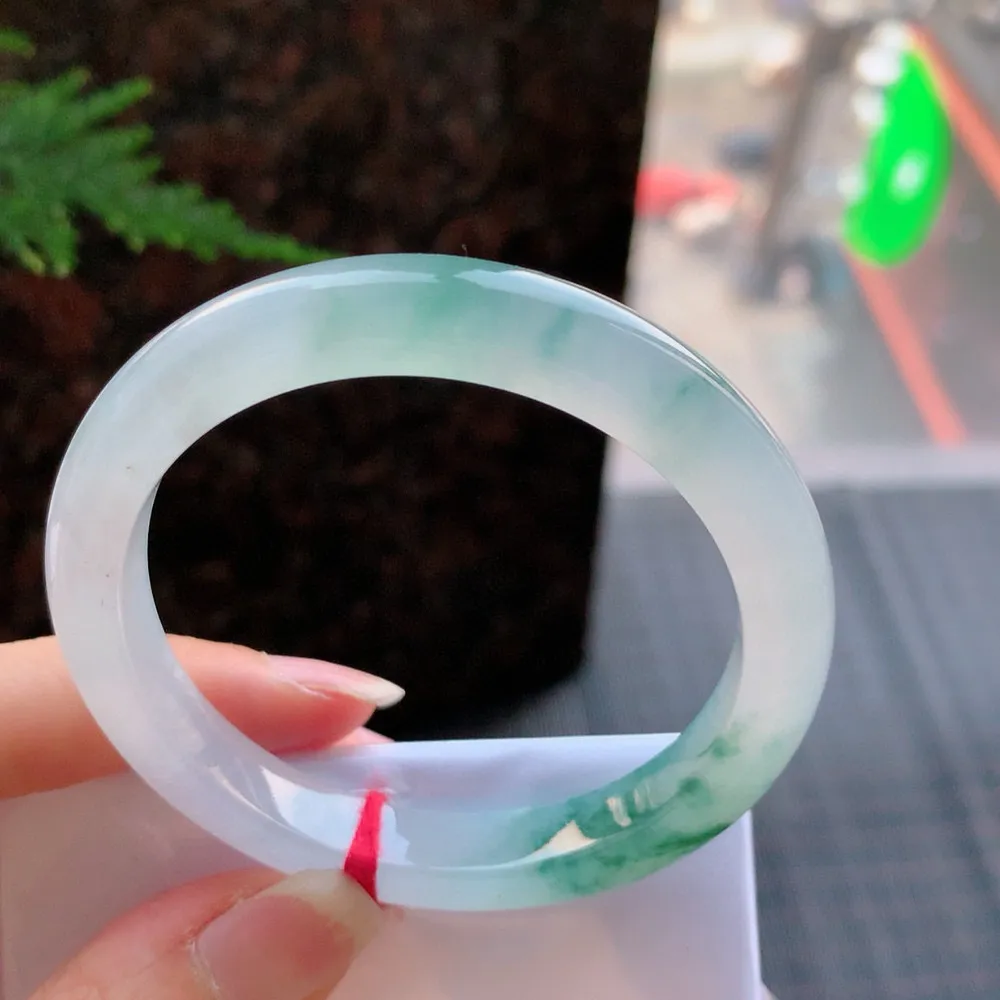 正圈高冰飘花 无瑕 尺寸:51.8/8.7/7.8 花美 种水好