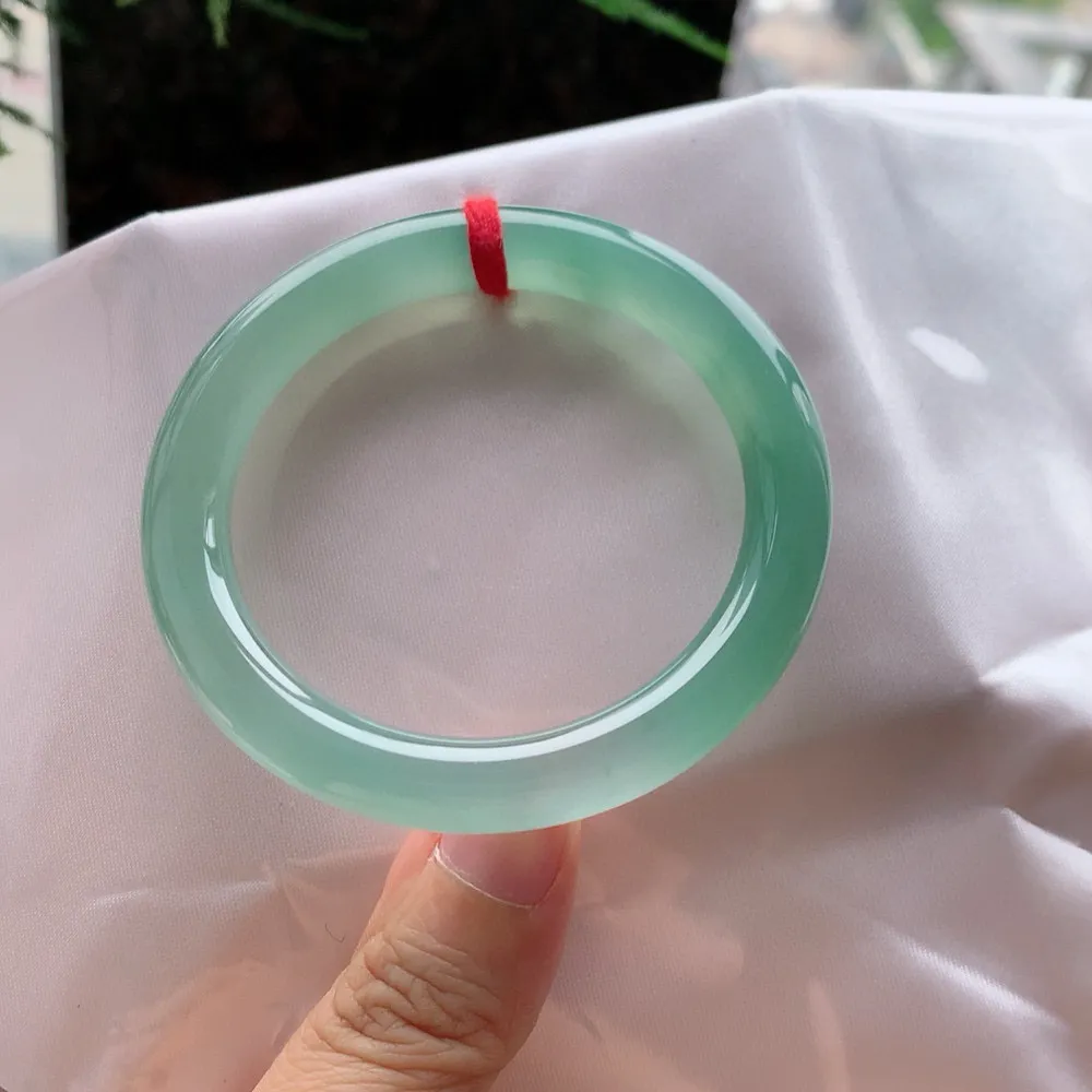 圆条冰玻绿 无瑕 尺寸:52.1/8.6 种色俱佳