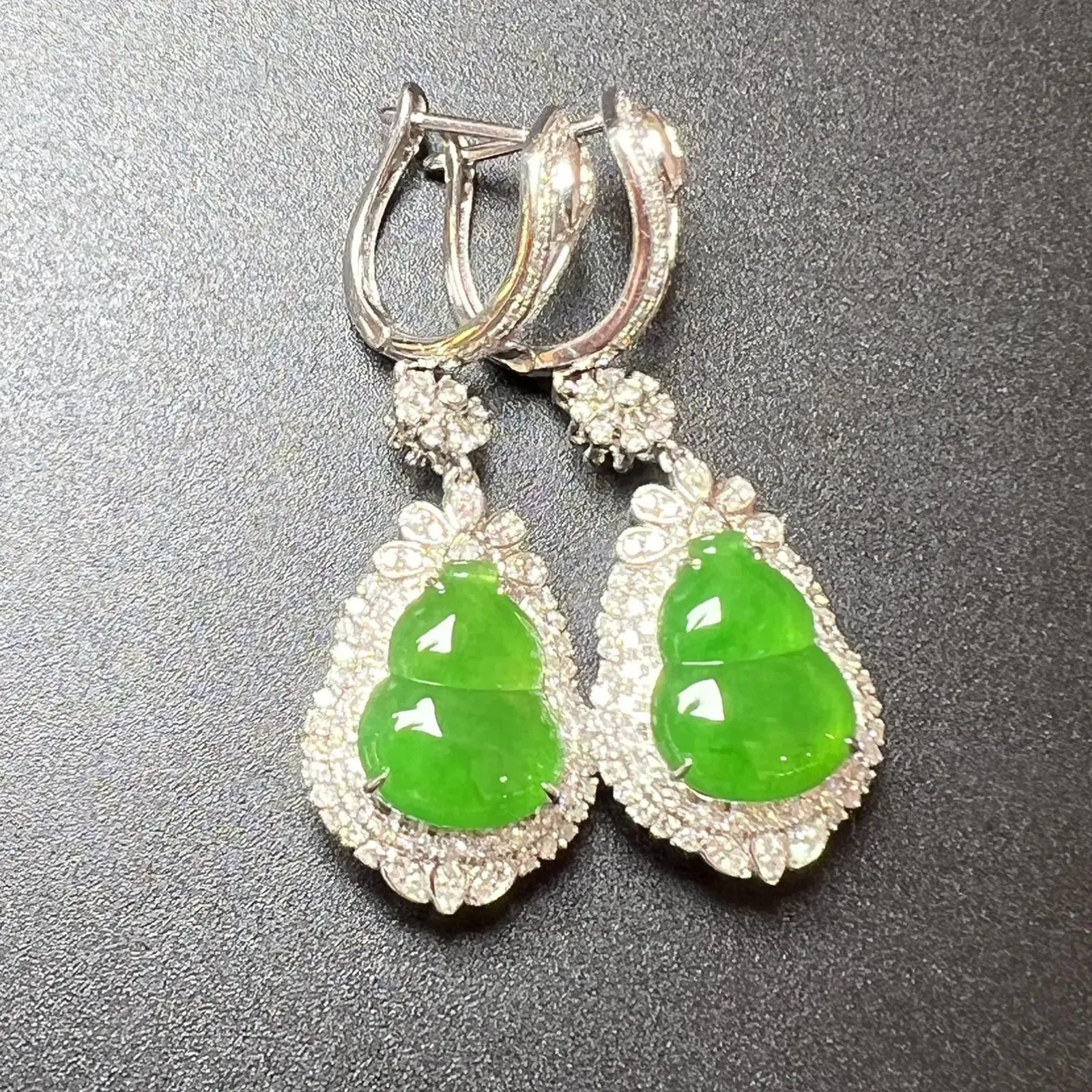 满色葫芦耳坠整体尺寸41.3*14.5*9.3 /裸石尺寸12.7*9.8*2.8