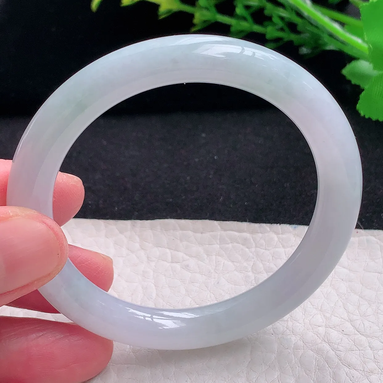 n小圈口52*8.5美人镯 天然缅甸翡翠a货清新秀气圆条珠宝玉手镯