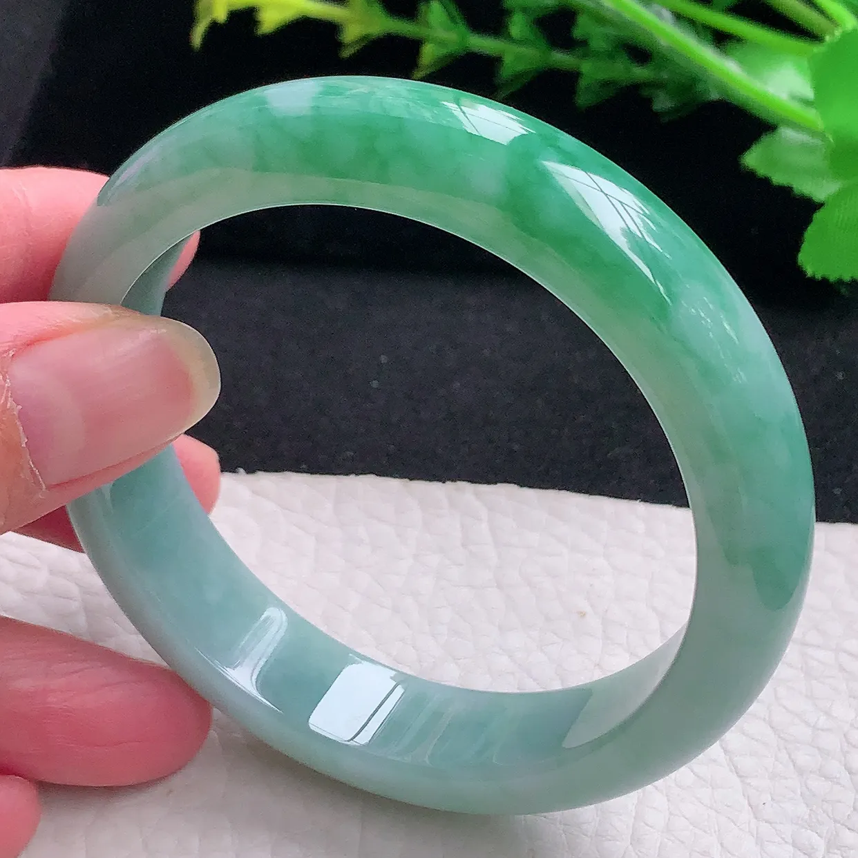 xh自然光57*13.6*8.2平安镯 天然缅甸翡翠a货飘绿厚装宽边珠宝玉手镯