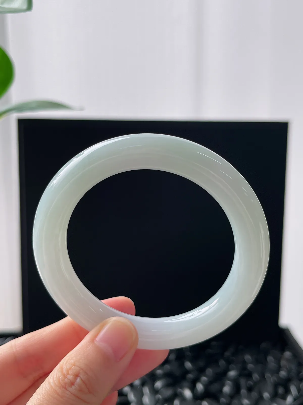 圆镯53圈口，翡翠糯化种白色手镯