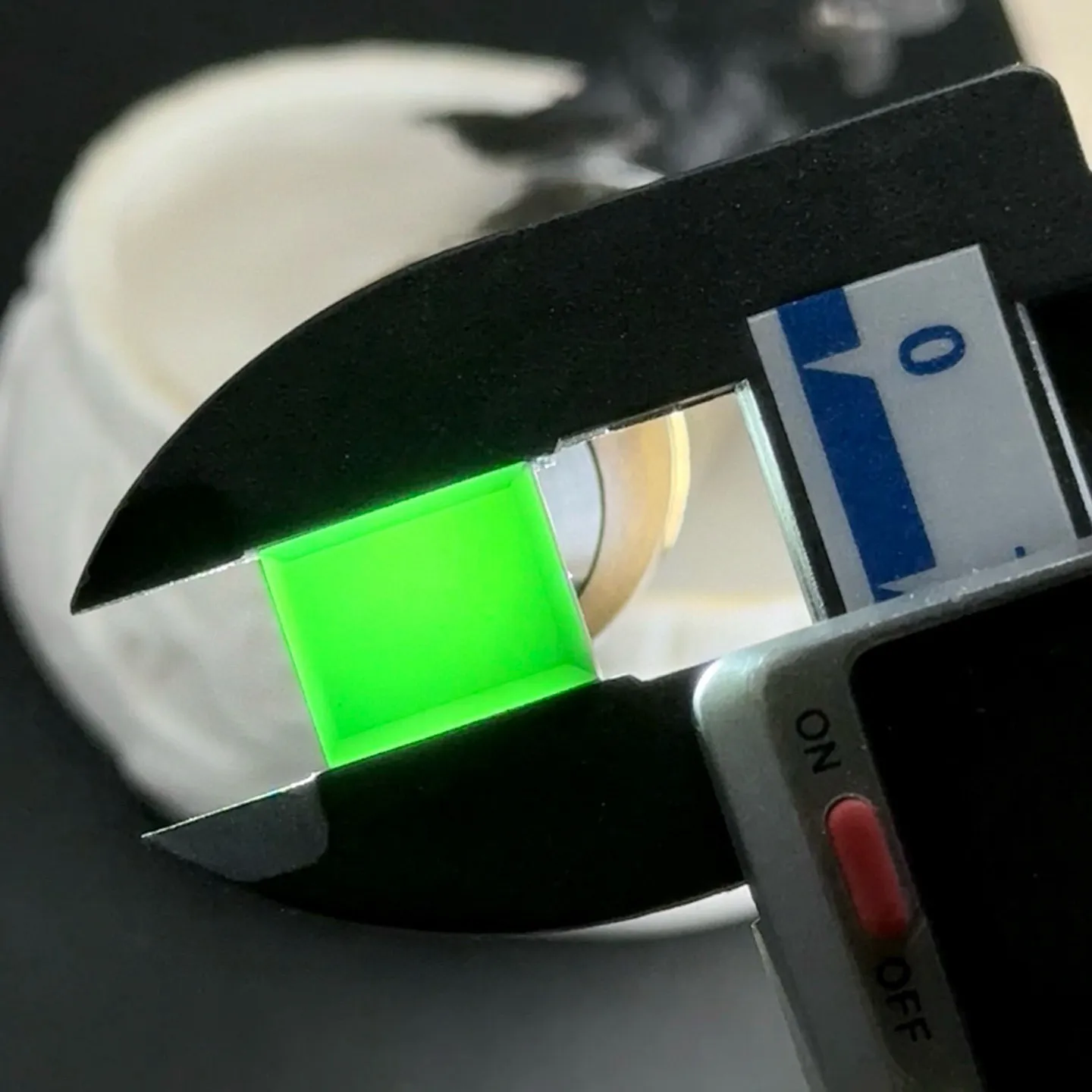 墨翠长方戒面裸石一枚 种好色正 黑度极好 打灯通透 油性十足 尺寸12.3