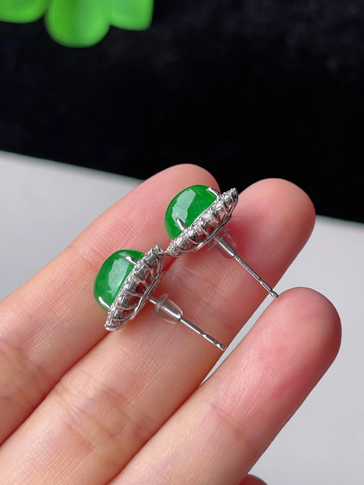 翡翠耳钉，印记：Au750,伴钻石