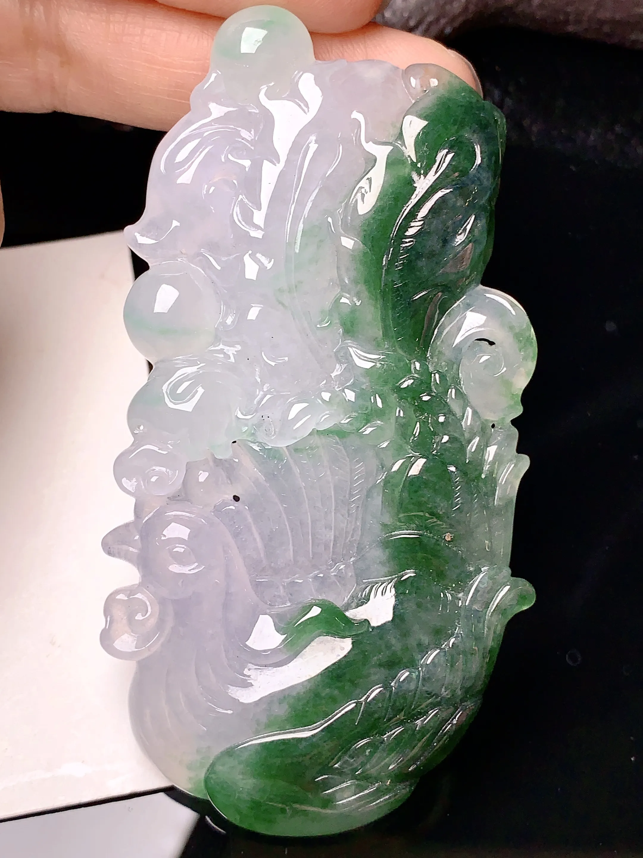 飘绿凤凰吊坠 玉质细腻 色泽艳丽 水润亮眼  整体尺寸78.8*40*7.6