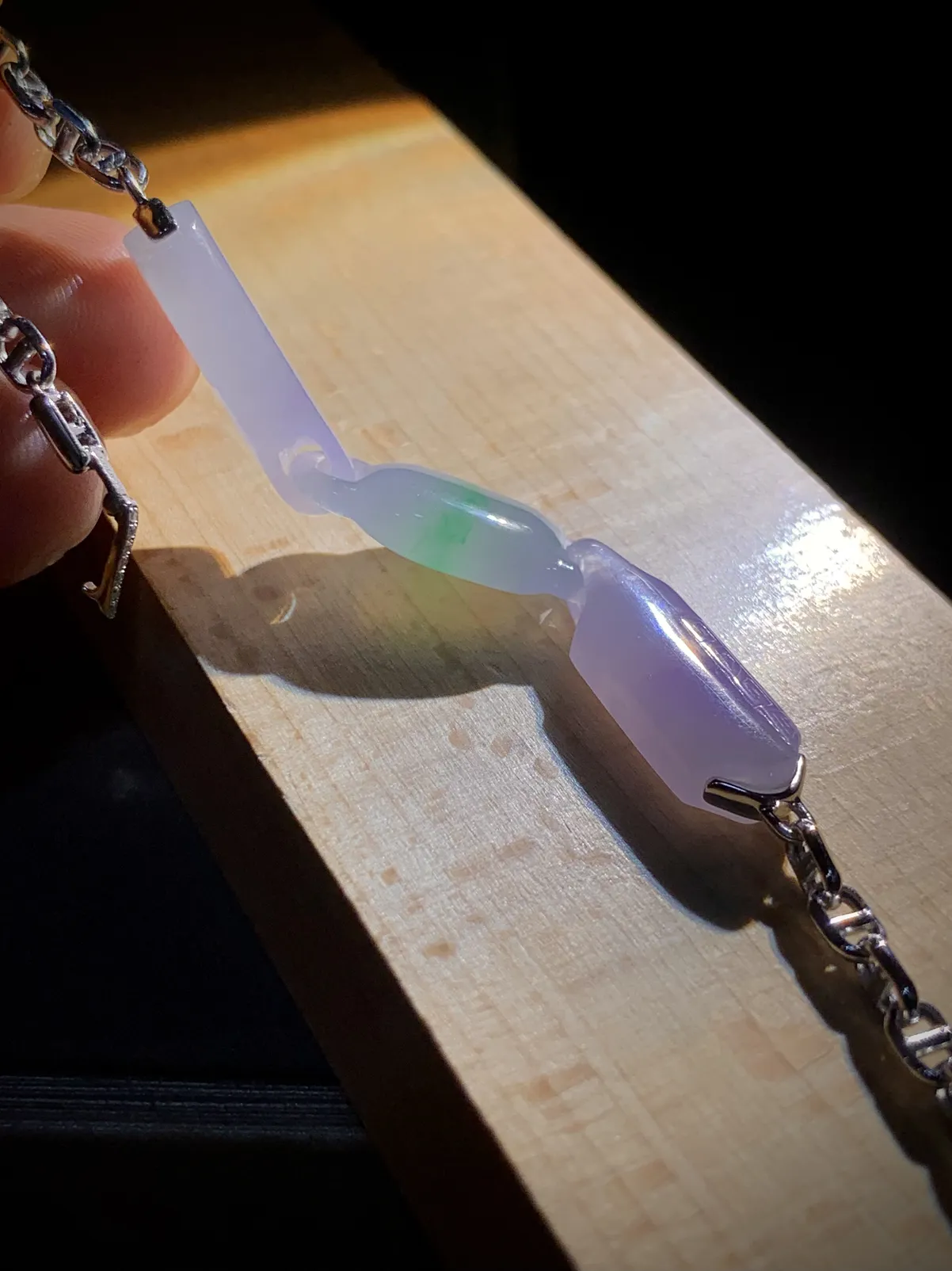 手链，裸石整体尺寸约60-9.6-5.2mm，
18K金，南非钻，总长约160mm