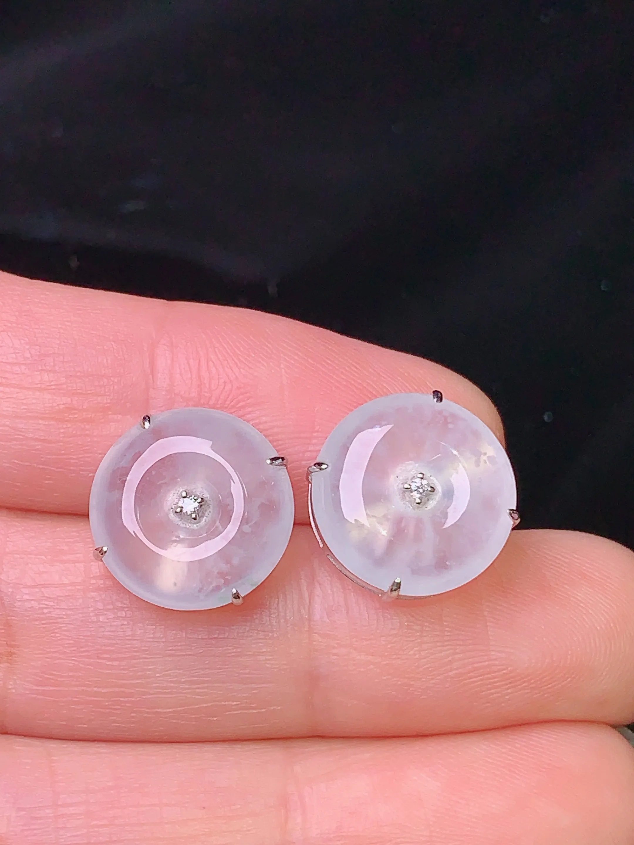 18k金镶嵌冰种平安扣耳钉 玉质细腻 色泽艳丽 水润亮眼  整体尺寸12.3*5.2