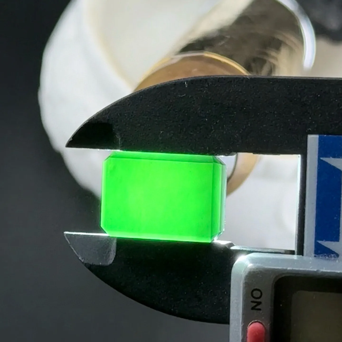 墨翠八角方戒面裸石一枚 种好色正 黑度极好 打灯通透 油性十足 尺寸15.4