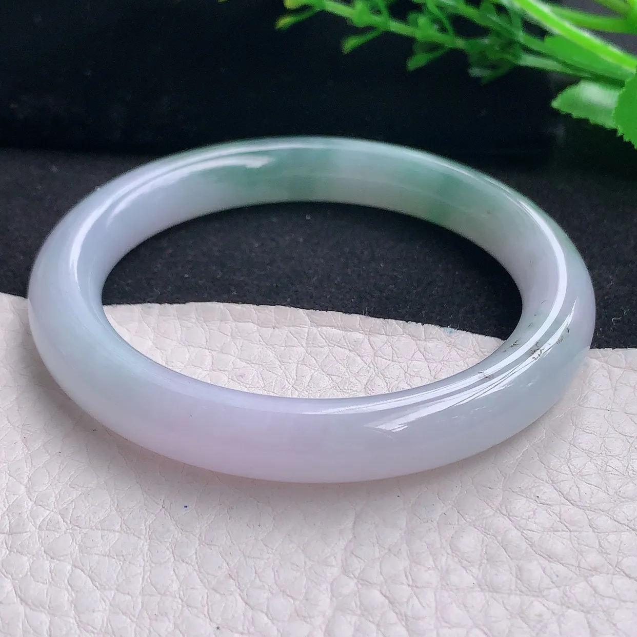 z自然光54*9.3*9美人镯 天然缅甸翡翠a货飘花秀气圆条珠宝玉手镯