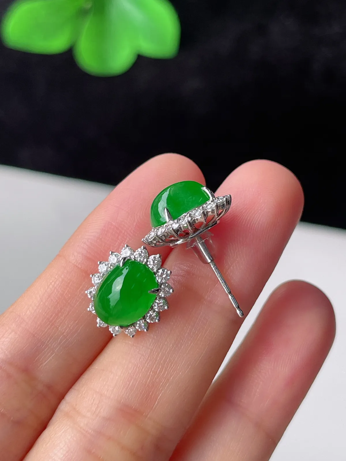 翡翠耳钉，印记：Au750,伴钻石