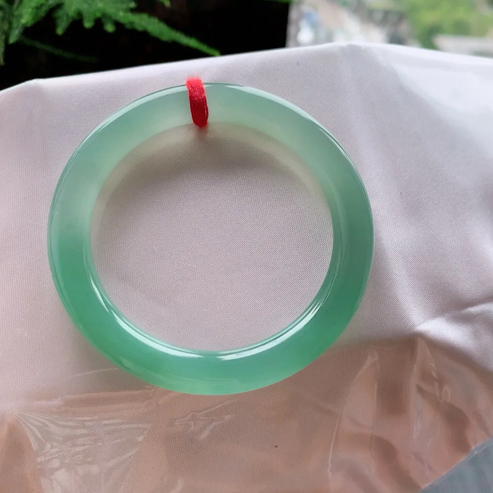 圆条冰玻绿 无瑕 尺寸:52.1/8.6 种色俱佳