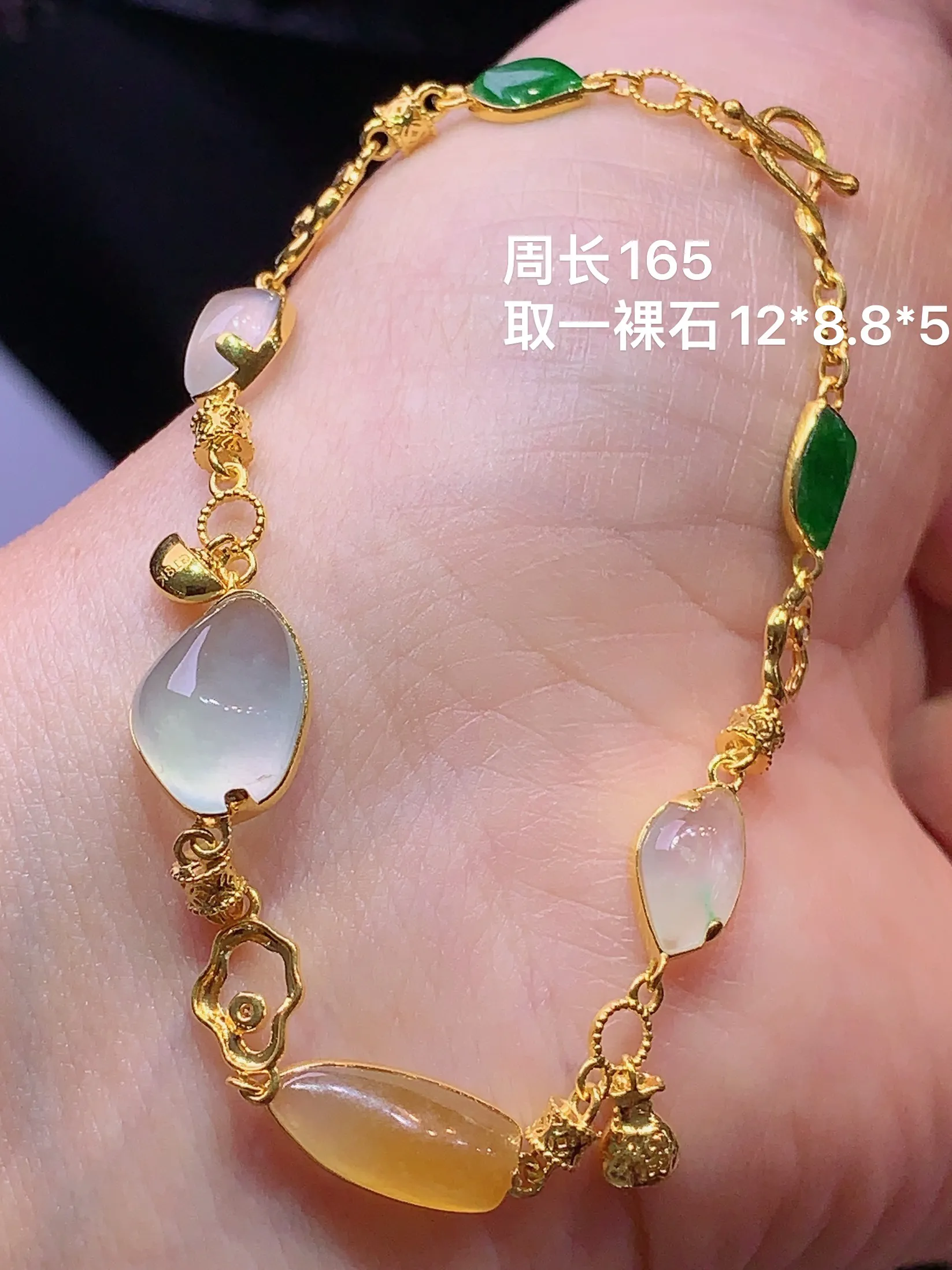 18k金钻镶嵌冰种随形手链 玉质细腻 色泽艳丽 水润亮眼  裸石尺寸12*8.8*5