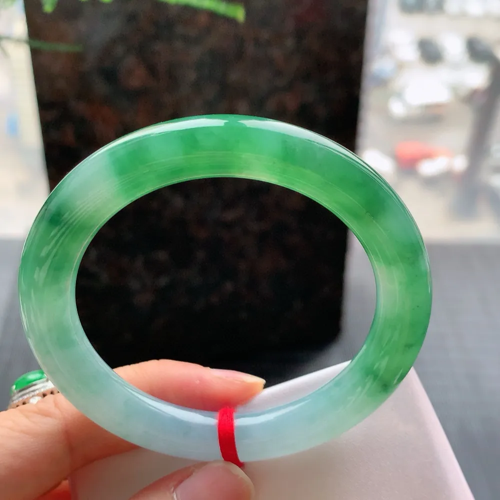 圆条高冰绿 无瑕 尺寸:54.4/9.4/9.7 种色俱佳