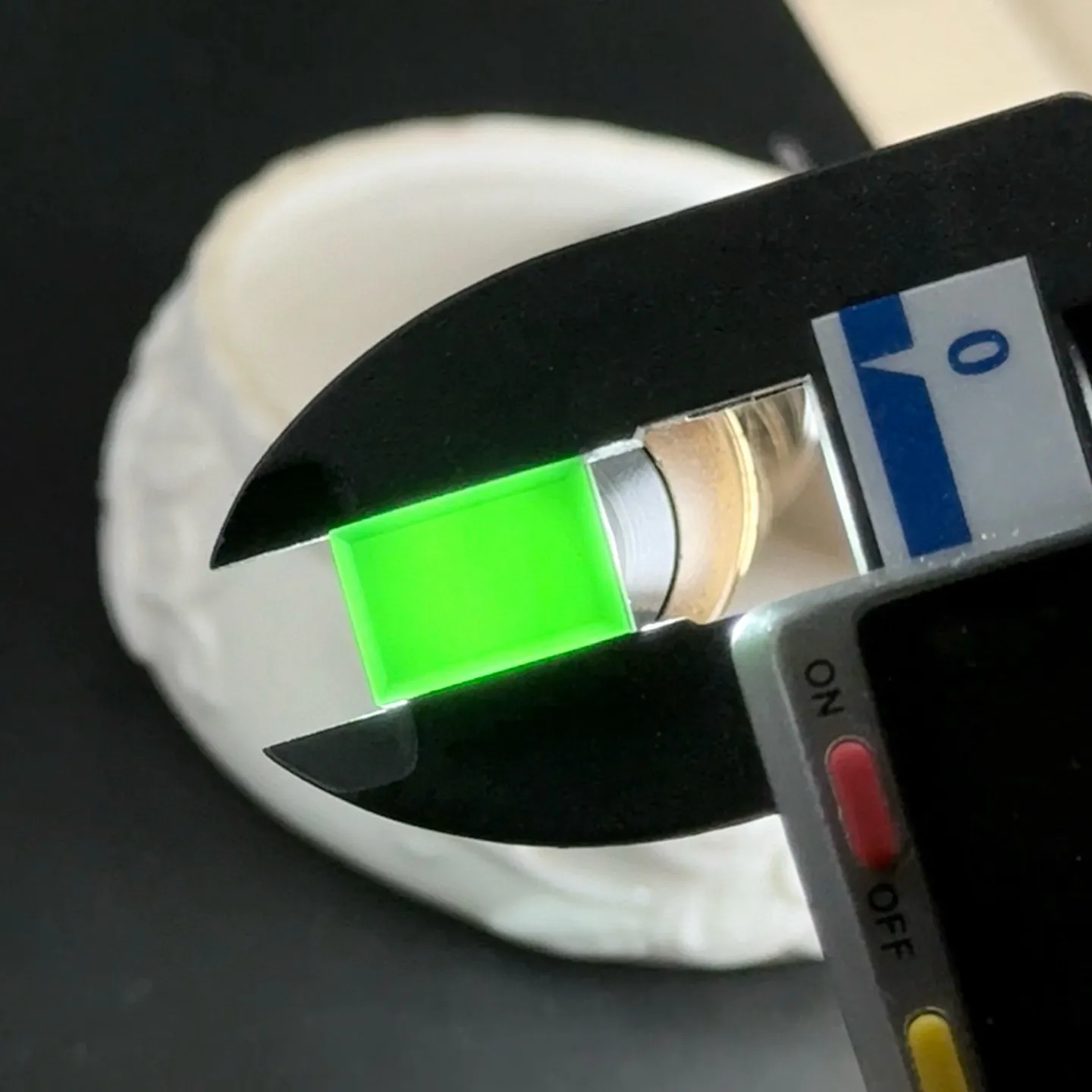 墨翠长方戒面裸石一枚 种好色正 黑度极好 打灯通透 油性十足