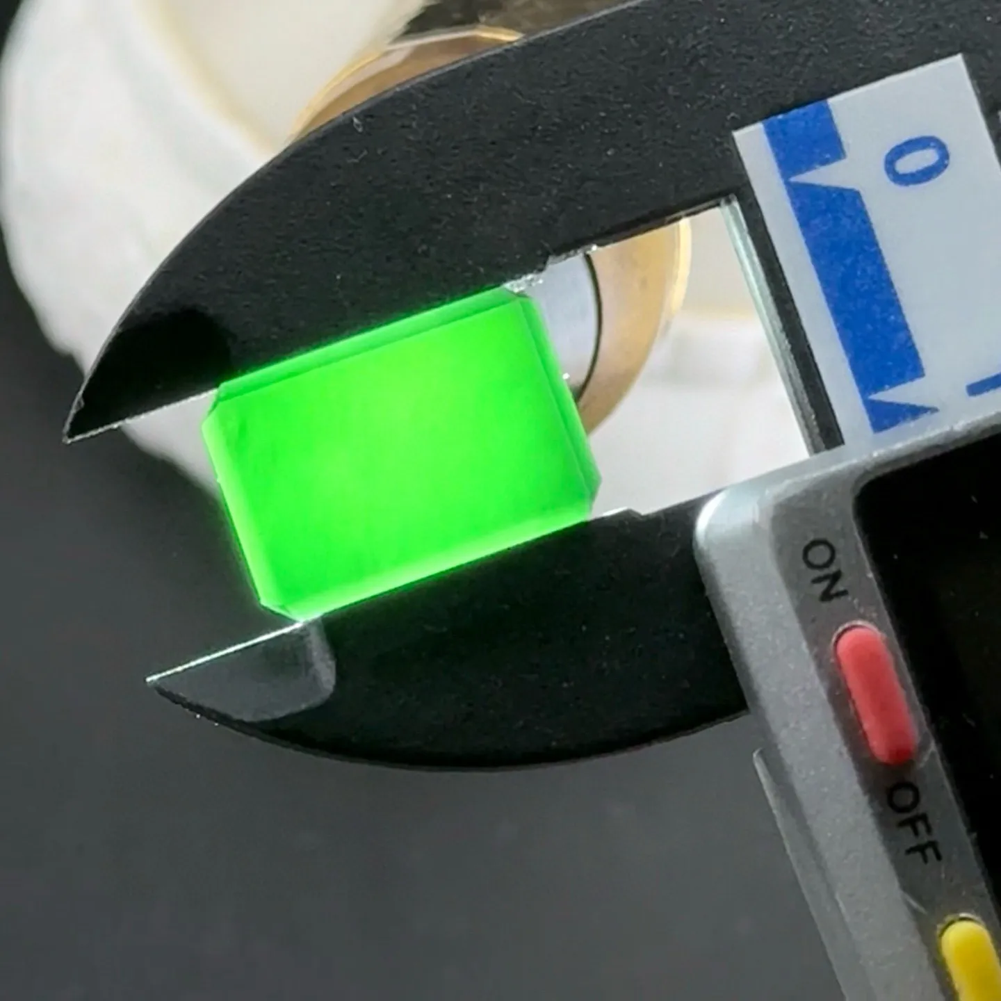 墨翠八角方戒面裸石一枚 种好色正 黑度极好 打灯通透 油性十足 尺寸15.4