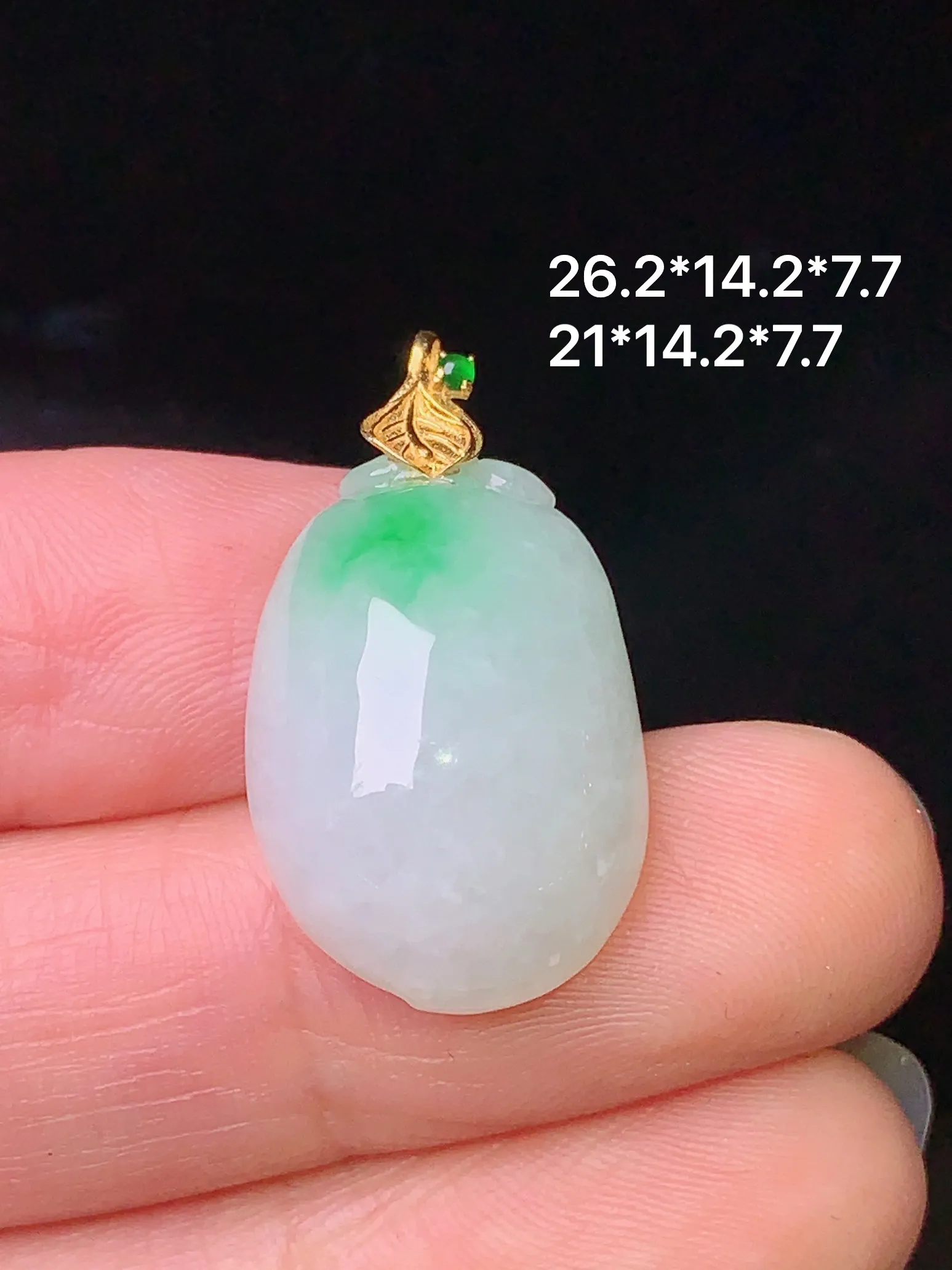 18k金镶嵌飘绿福瓜吊坠 玉质细腻 色泽艳丽 水润亮眼  整体尺寸26.2*14.2*7.7