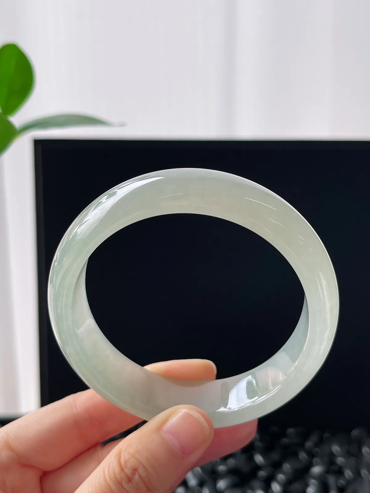 正圈59.4圈口，宽版翡翠冰种白色手镯