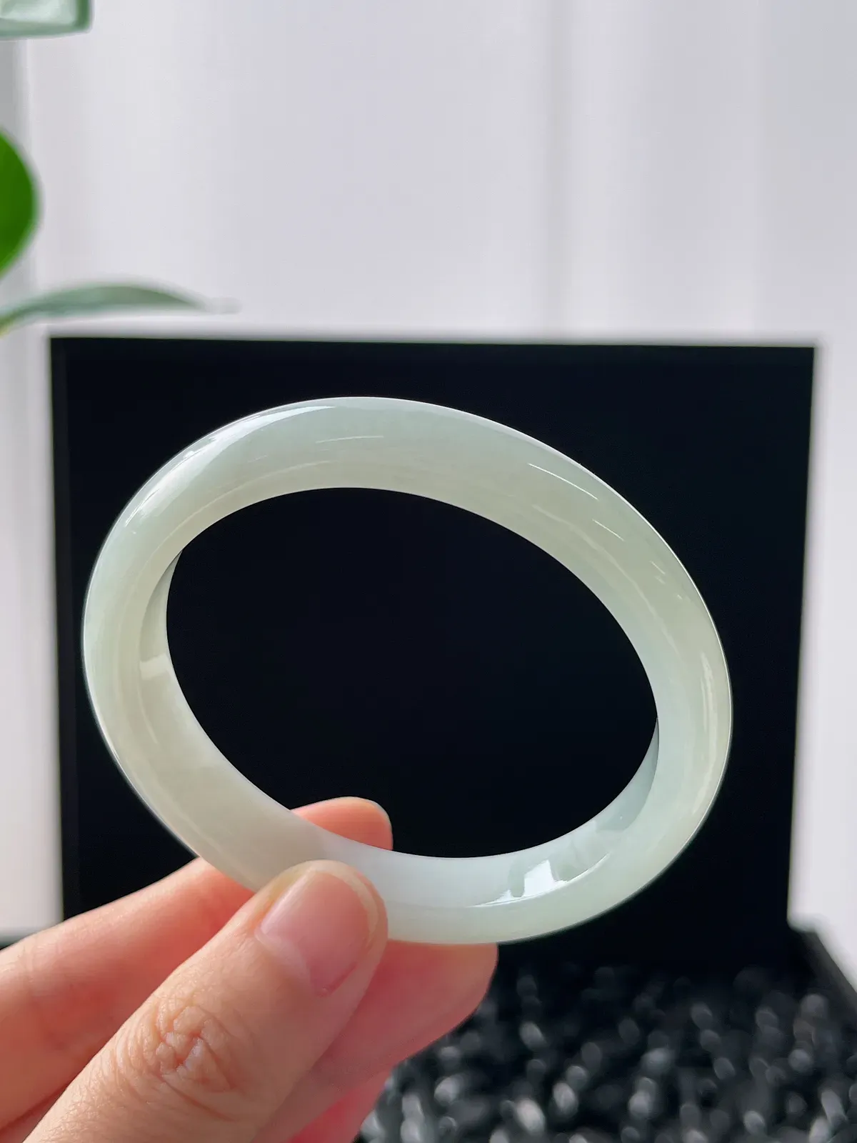 贵妃镯53.7圈口，翡翠冰糯种白色手镯 有胶感