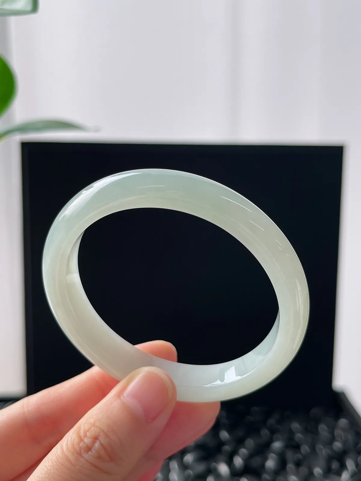 贵妃镯53.7圈口，翡翠冰糯种白色手镯 有胶感