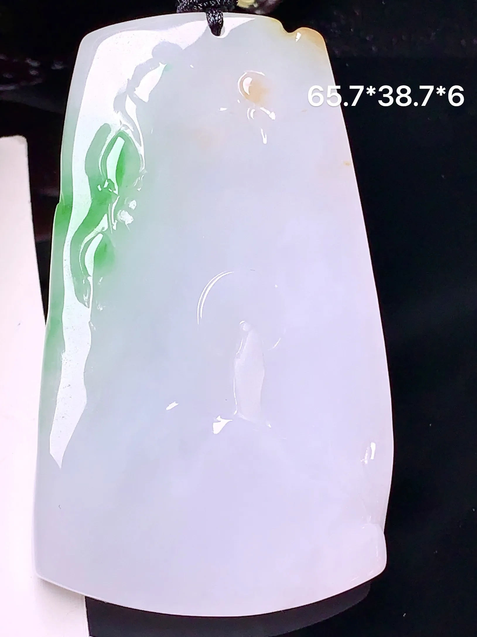 飘绿悟道吊坠 玉质细腻 色泽艳丽 水润亮眼  整体尺寸65.7*38.7*6