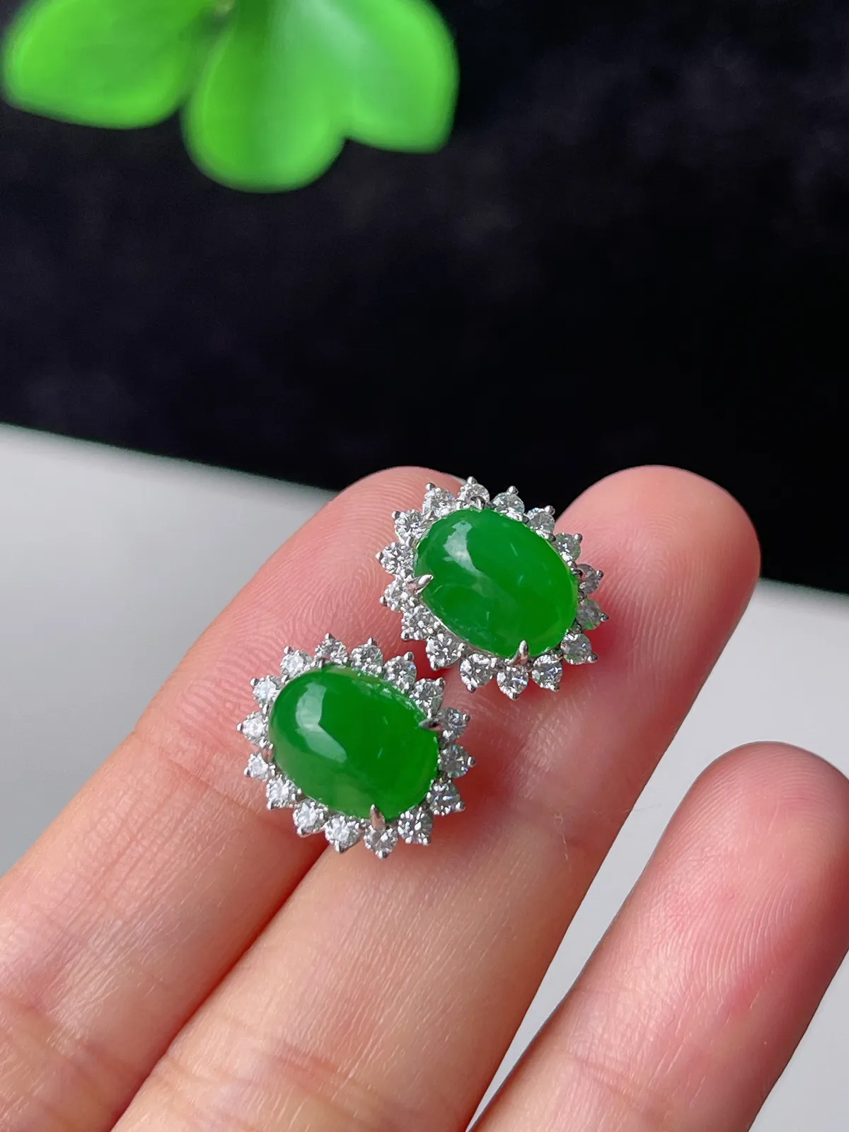 翡翠耳钉，印记：Au750,伴钻石