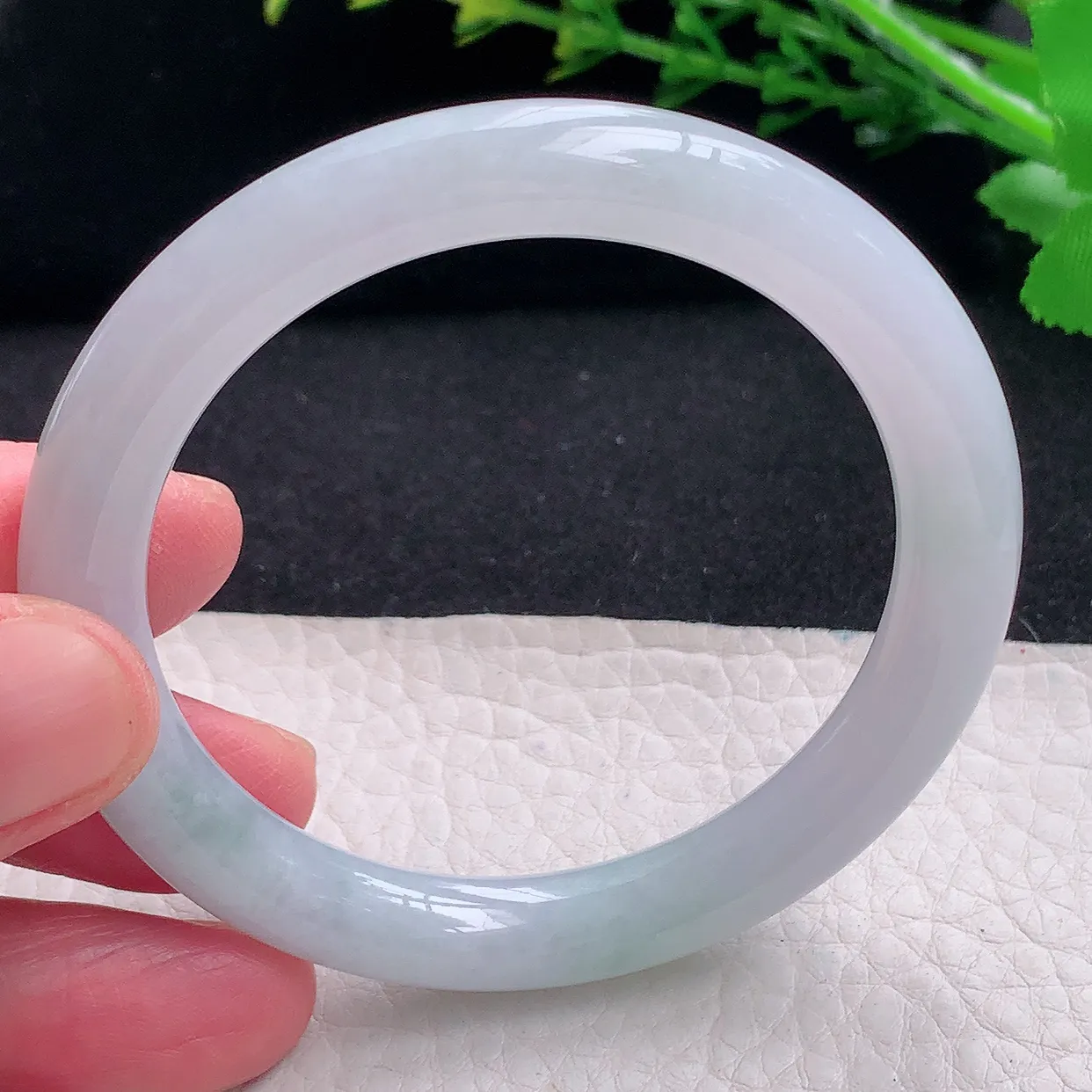 n小圈口52*8.5美人镯 天然缅甸翡翠a货清新秀气圆条珠宝玉手镯