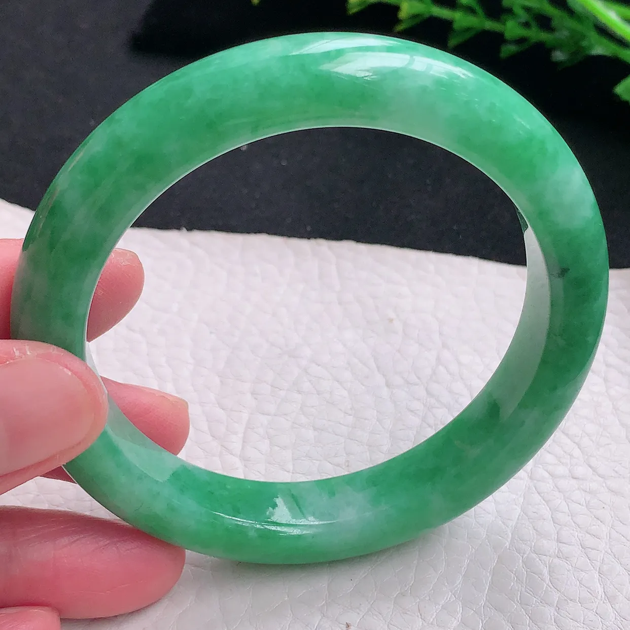 jm自然光58*11.9*9.9平安镯 天然缅甸翡翠a货辣绿宽边珠宝玉手镯