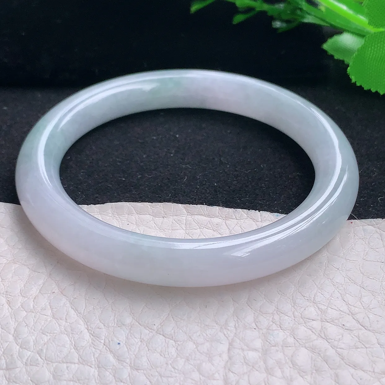 n小圈口52*8.5美人镯 天然缅甸翡翠a货清新秀气圆条珠宝玉手镯