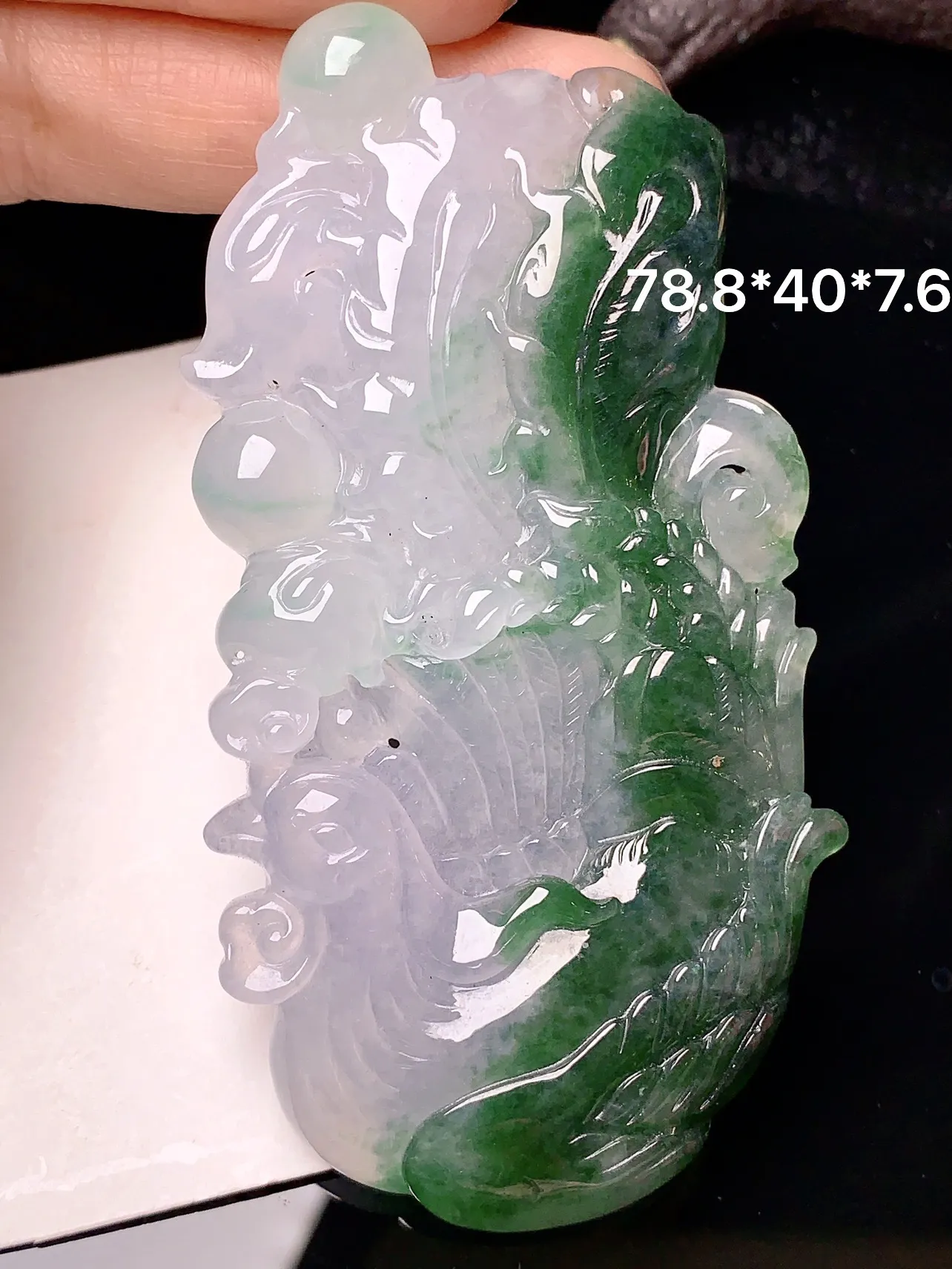 飘绿凤凰吊坠 玉质细腻 色泽艳丽 水润亮眼  整体尺寸78.8*40*7.6