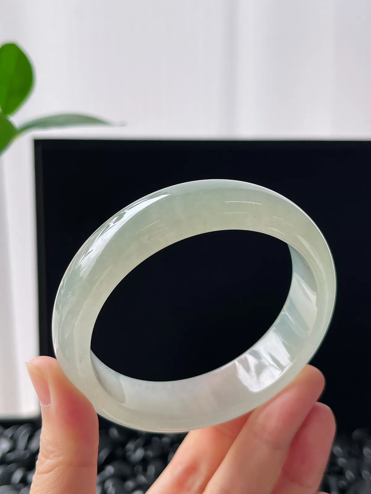 正圈59.4圈口，宽版翡翠冰种白色手镯