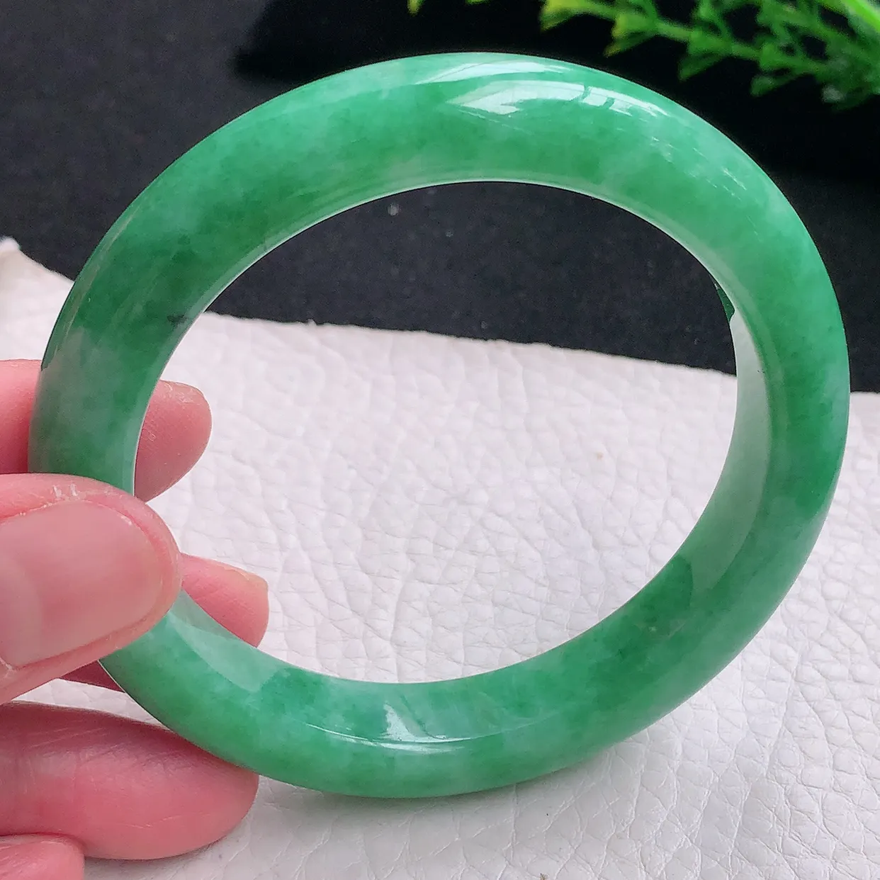 jm自然光58*11.9*9.9平安镯 天然缅甸翡翠a货辣绿宽边珠宝玉手镯