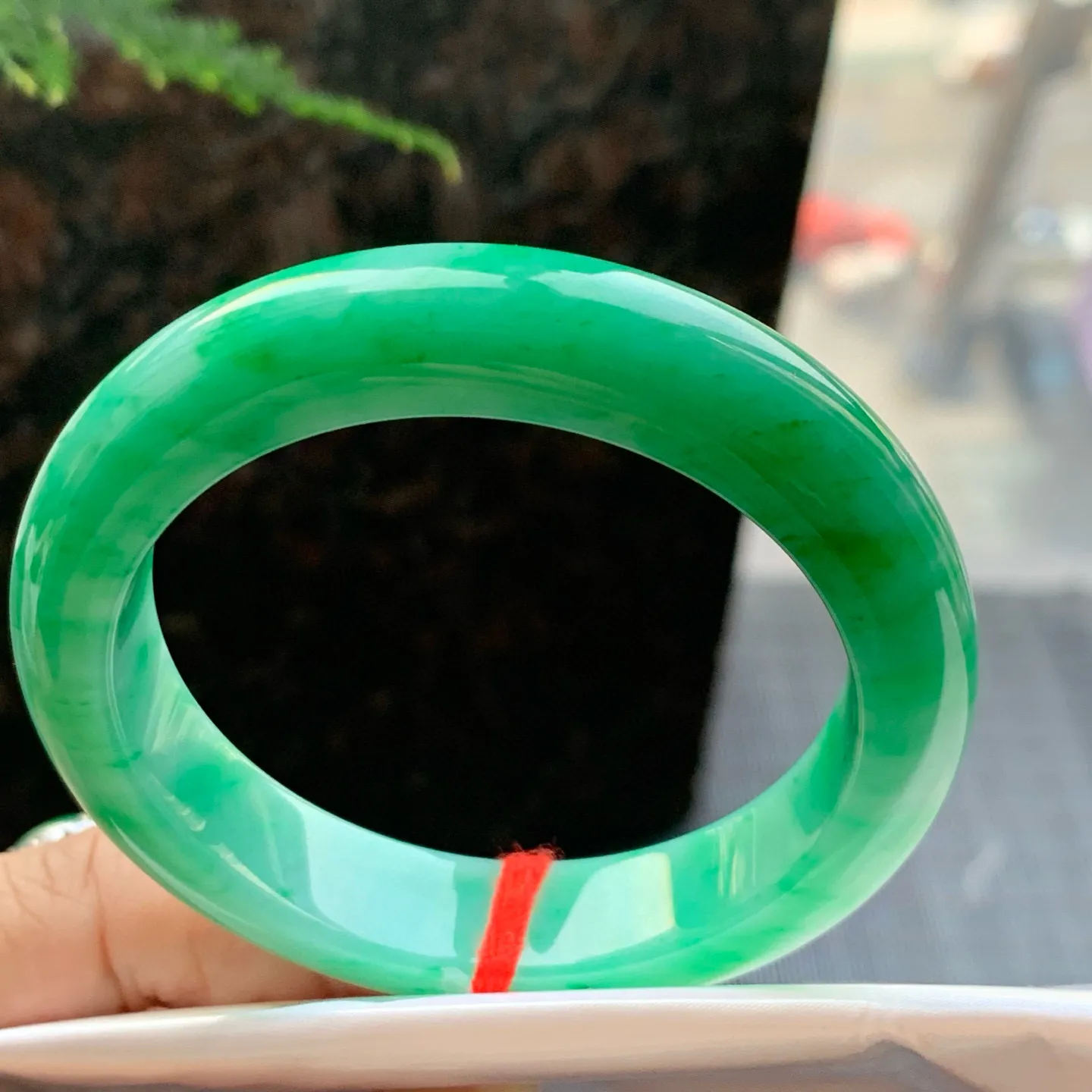 正圈满绿 无瑕 尺寸:52.2/12.4/8.7 满色