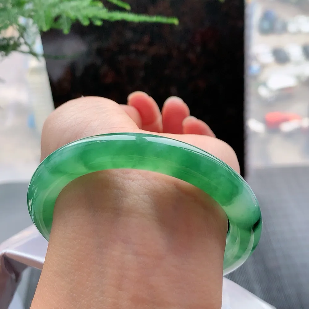 圆条高冰绿 无瑕 尺寸:54.4/9.4/9.7 种色俱佳