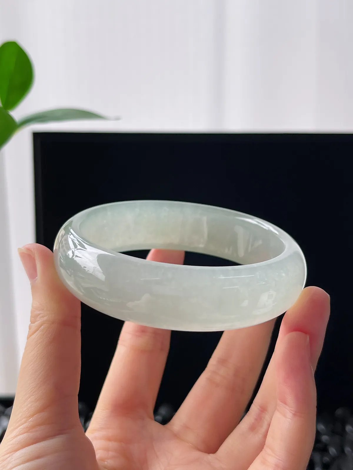 正圈59.4圈口，宽版翡翠冰种白色手镯