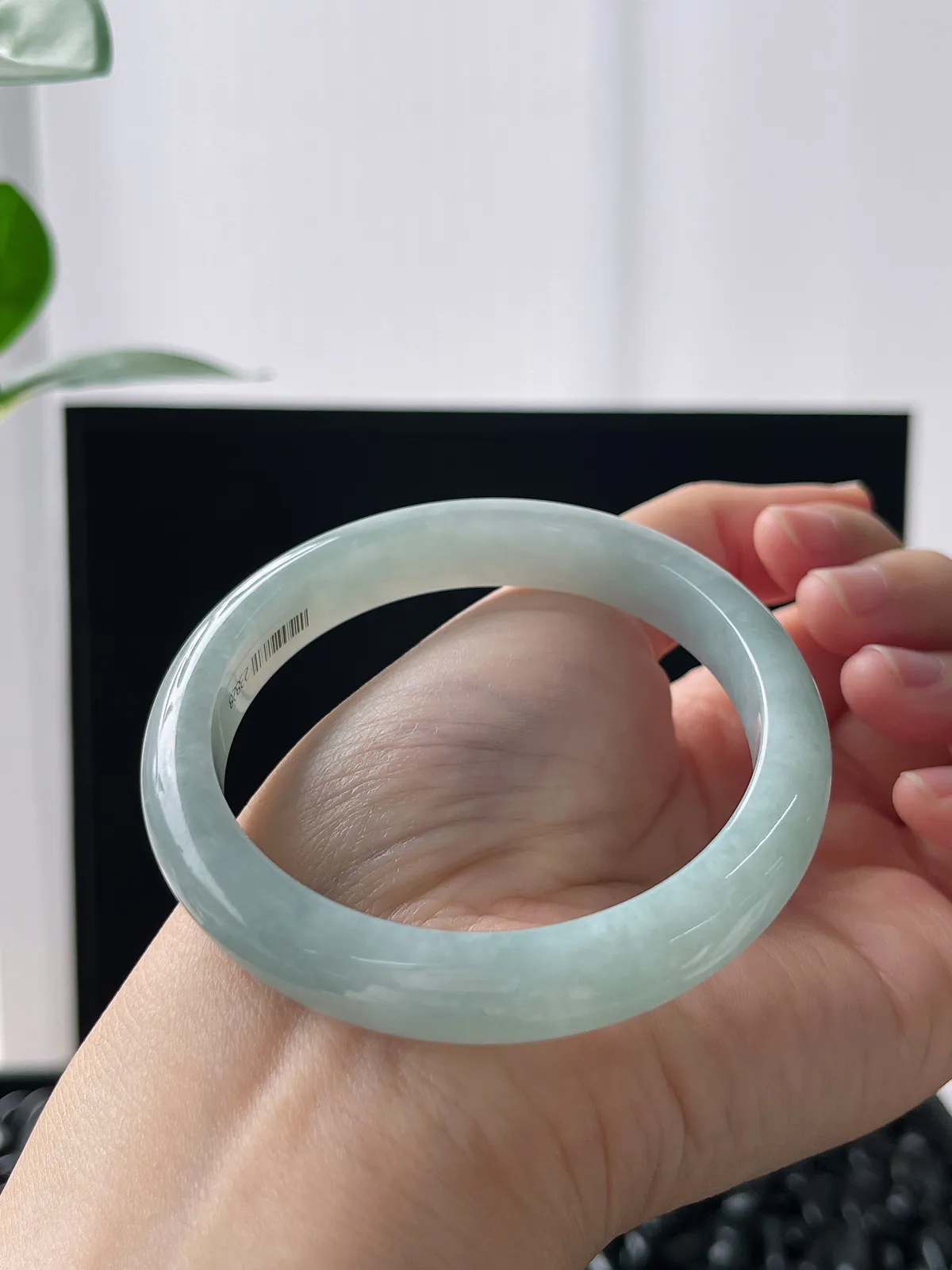 正圈55.2圈口，翡翠糯化种淡绿色手镯