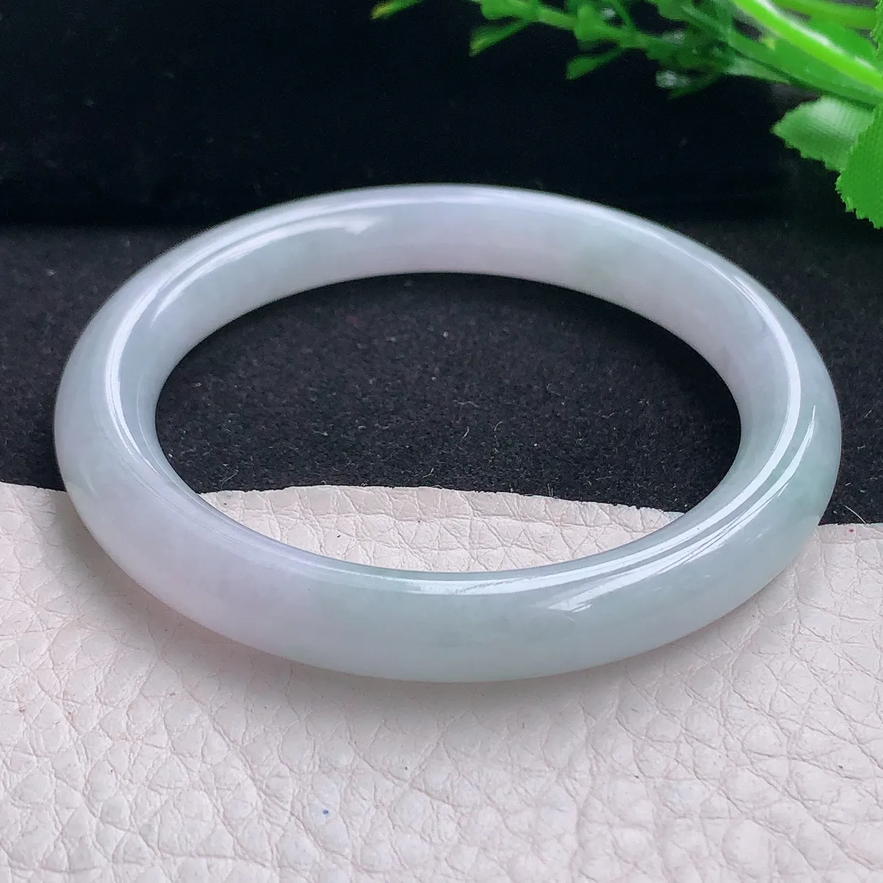 n小圈口52*8.5美人镯 天然缅甸翡翠a货清新秀气圆条珠宝玉手镯