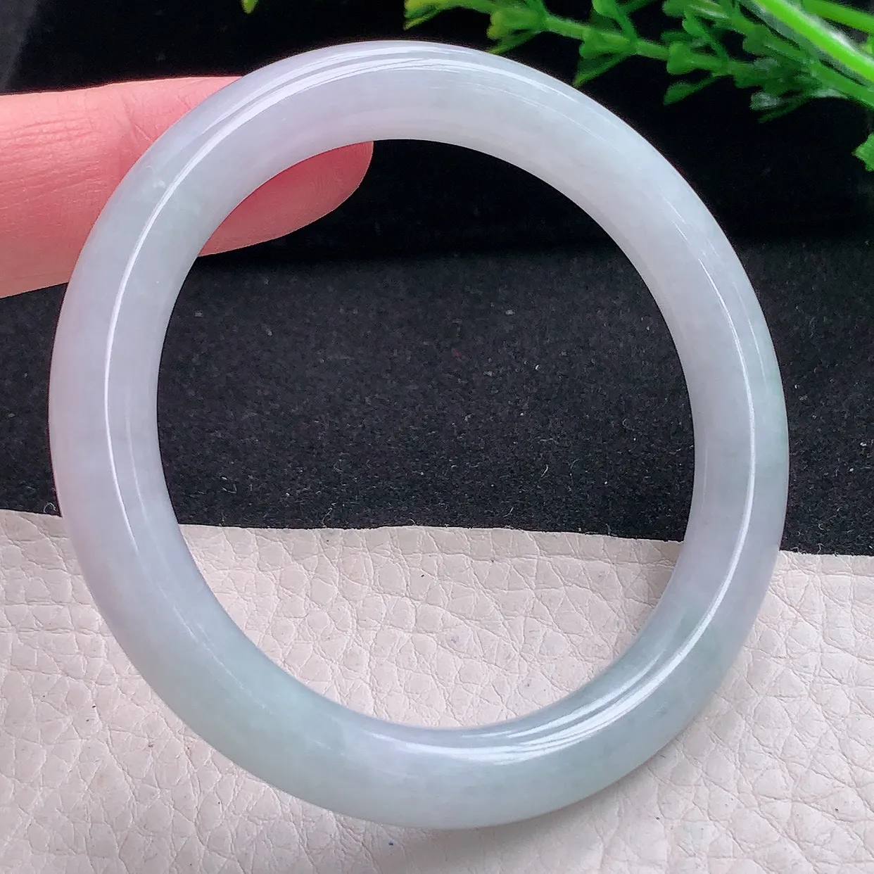 n小圈口52*8.5美人镯 天然缅甸翡翠a货清新秀气圆条珠宝玉手镯