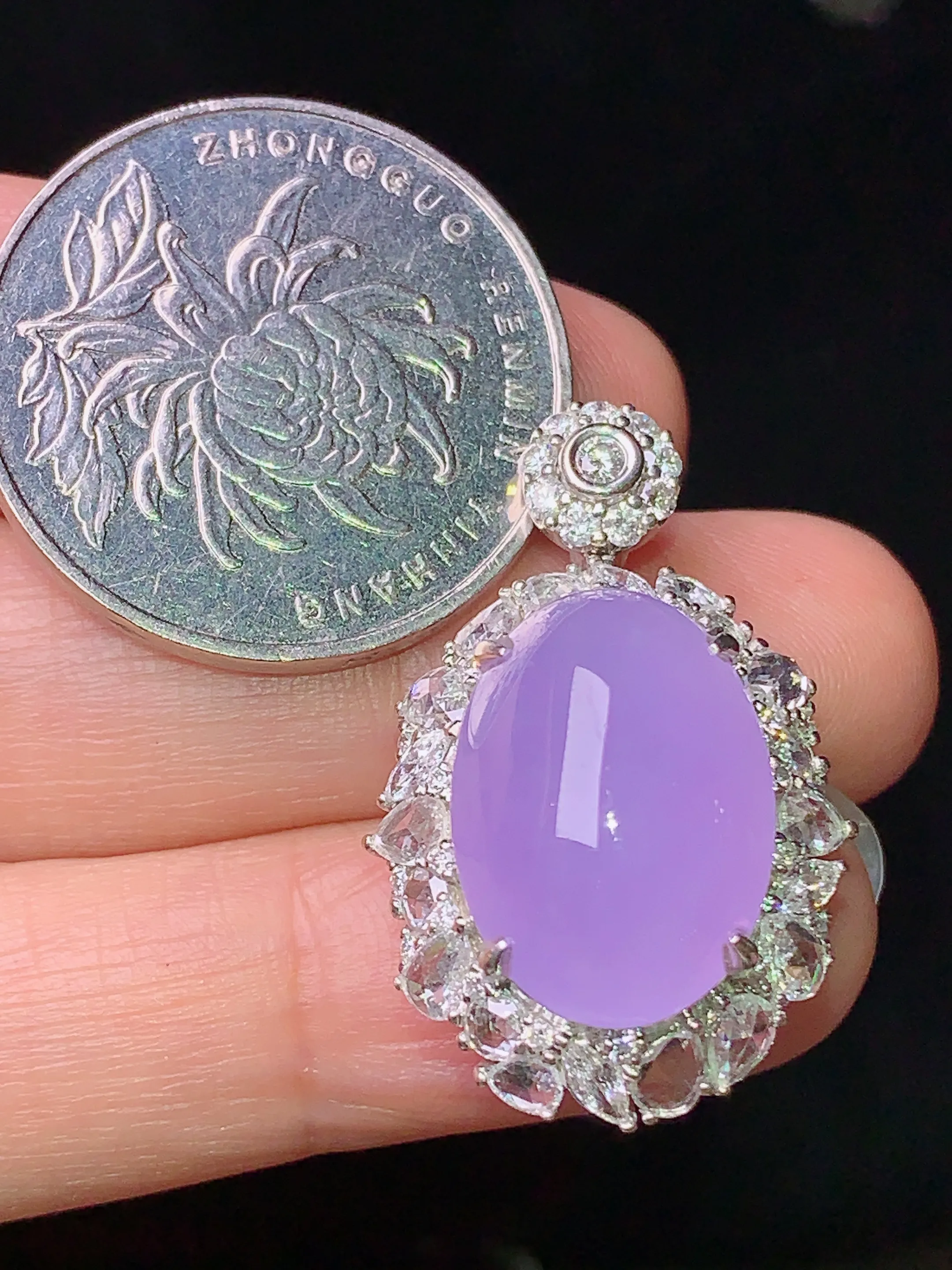 18k金钻镶嵌紫罗兰蛋面戒指 玉质细腻 色泽艳丽 水润亮眼  圈口14.5 整体尺寸30.3*19.2*14