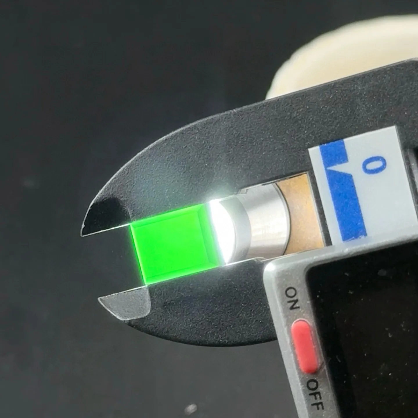 墨翠方形耳钉裸石 种好色正 黑度极好 打灯通透 油性十足