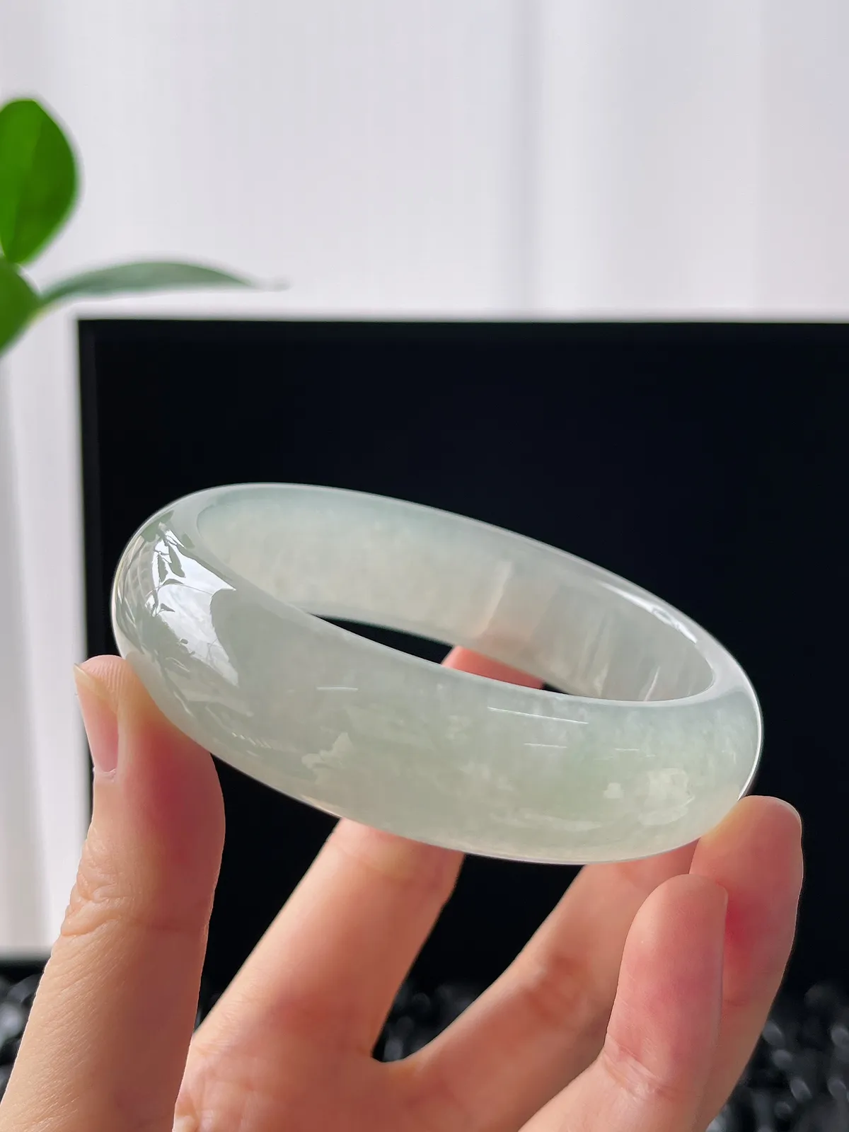 正圈59.4圈口，宽版翡翠冰种白色手镯