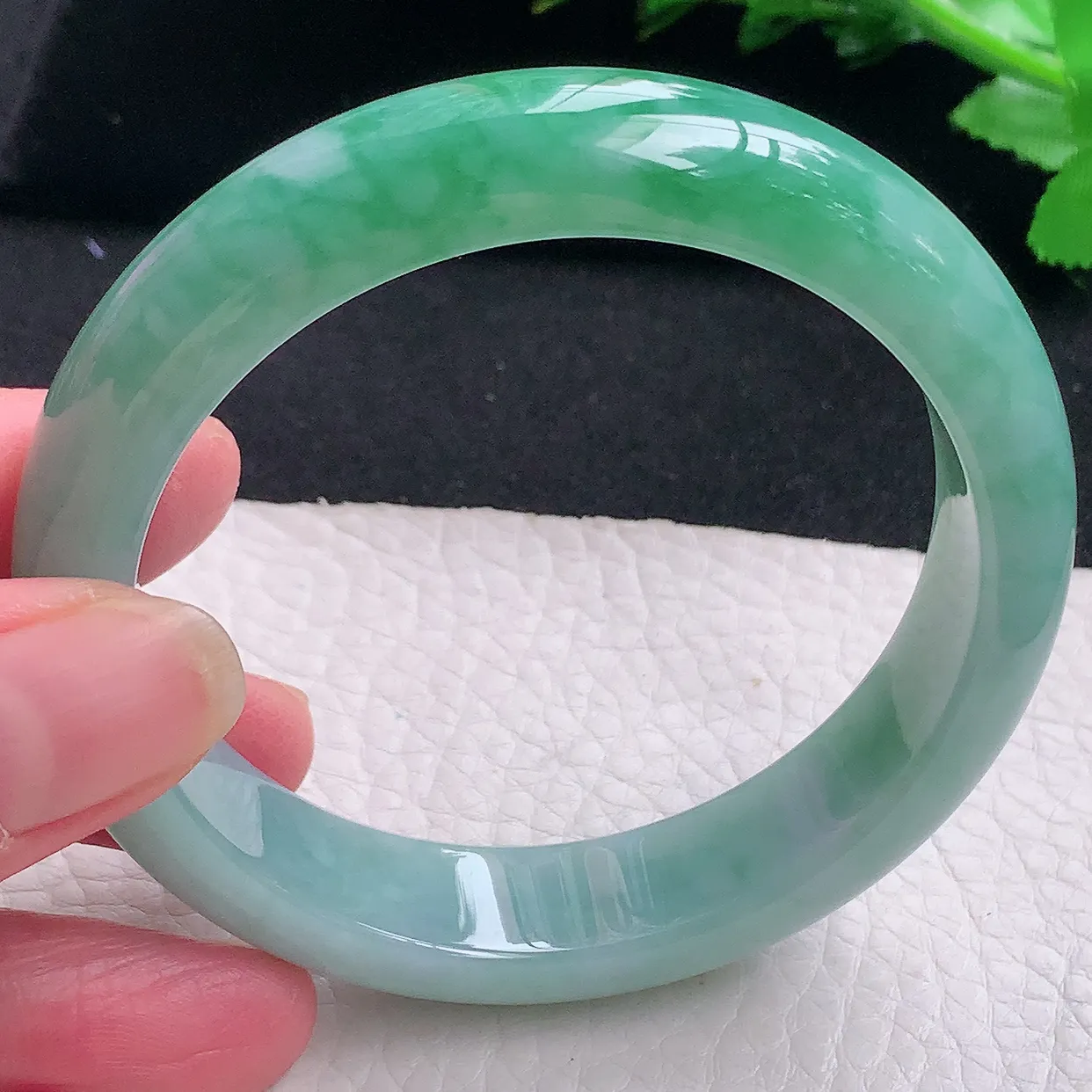 xh自然光57*13.6*8.2平安镯 天然缅甸翡翠a货飘绿厚装宽边珠宝玉手镯