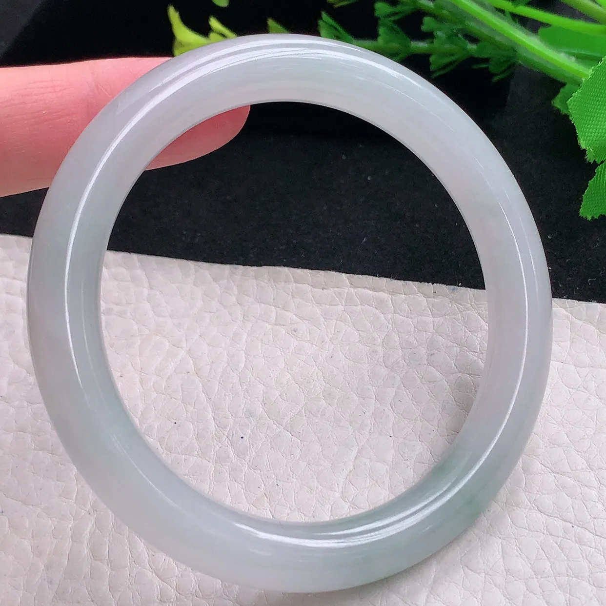 ss自然光58.8*9.5*9.3美人镯 天然缅甸翡翠a货飘花秀气圆条珠宝玉手镯