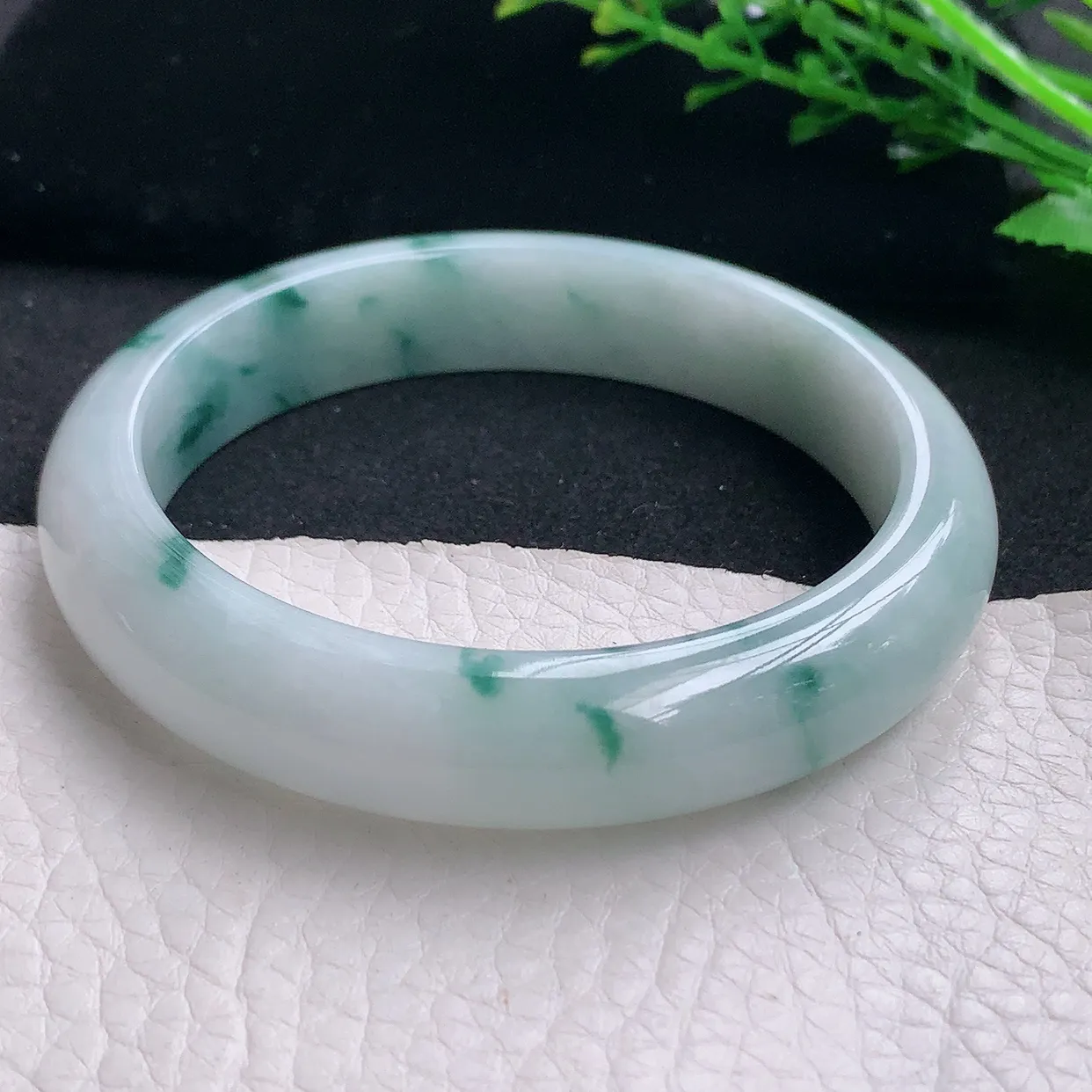 qn自然光58*12.6*8平安镯 天然缅甸翡翠a货飘花宽边珠宝玉手镯