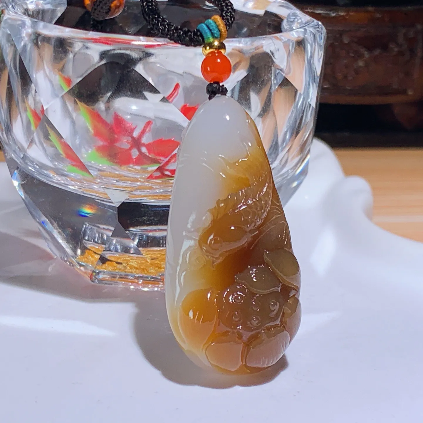 新疆和田玉且末糖连年有余挂件。尺寸44/22/15重21.8克 无裂无杂 玉质细腻油润 底色纯净 脂粉好，品质好。lt251029