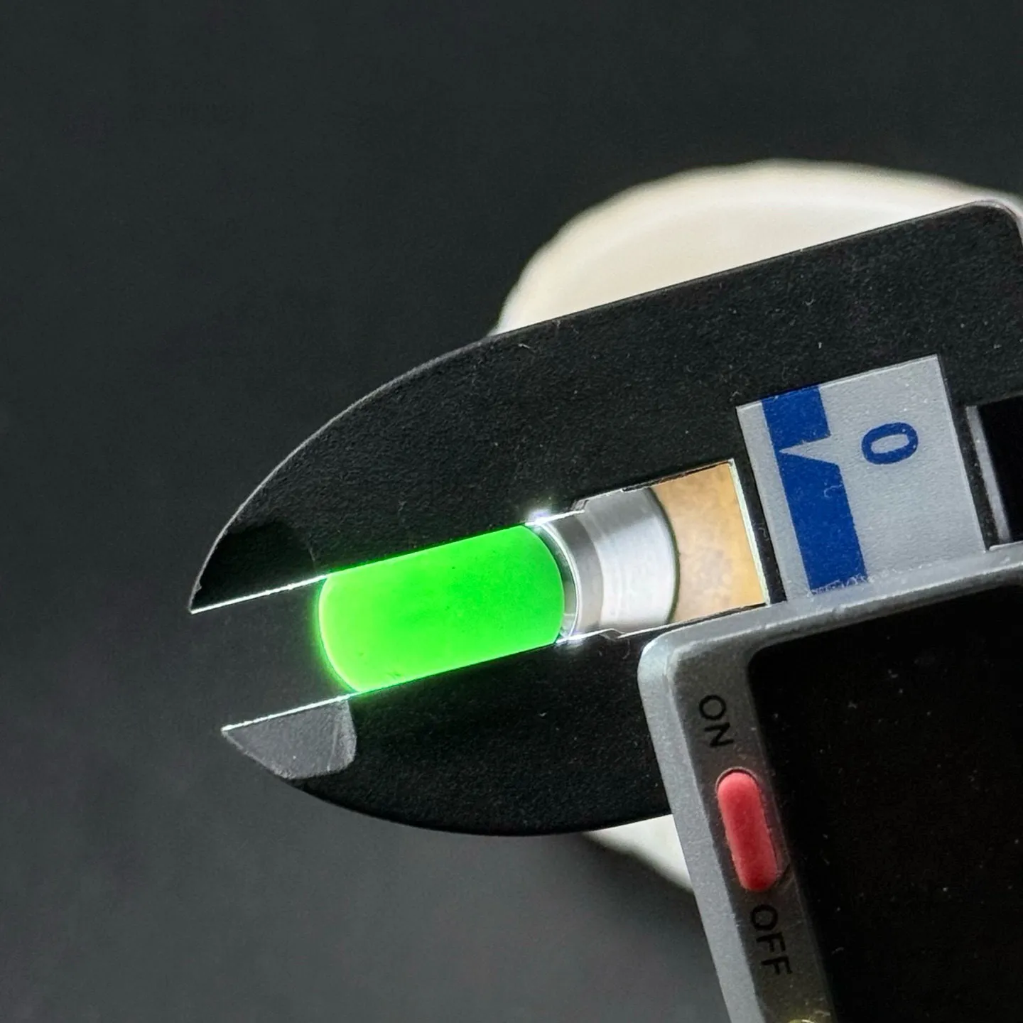 精品墨翠马鞍一枚 种好色正 黑度极好 打灯通透 油性十足尺寸13.3