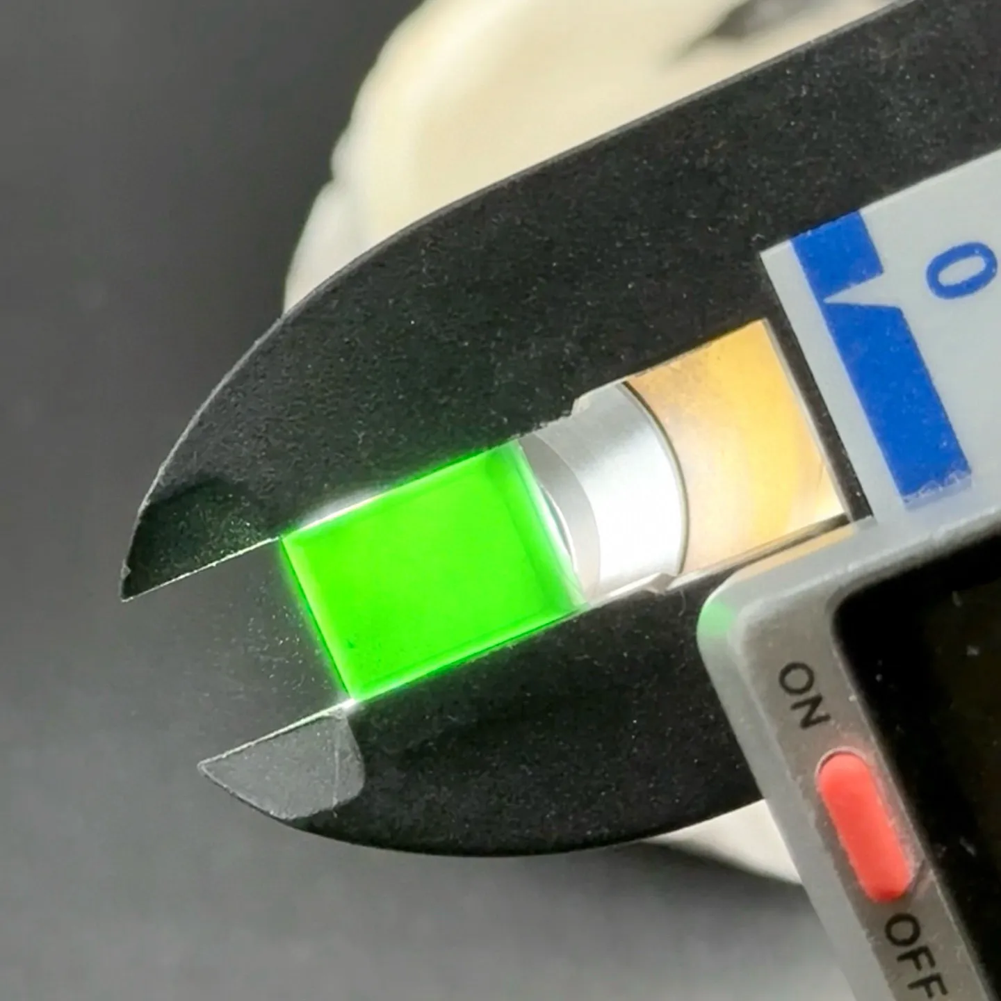 精品墨翠方戒面 种好色正 黑度极好 打灯通透 油性十足